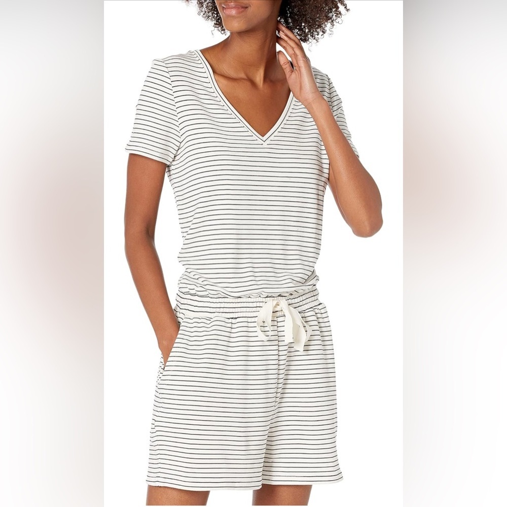 Amazon Essentials Women's Supersoft Short-Sleeve V-Neck Romper one-piece Size L